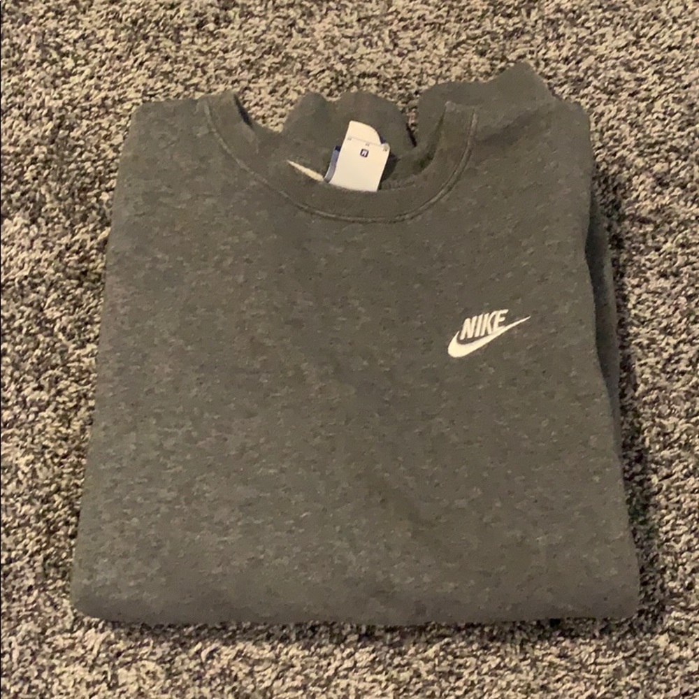 Nike Crewneck (small hole at bottom)